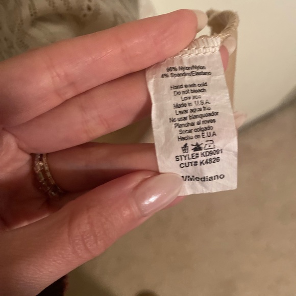 White lacy dress - Picture 4 of 7